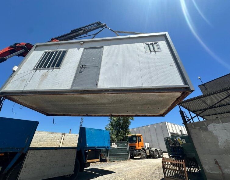- BARAQUE DE CHANTIER